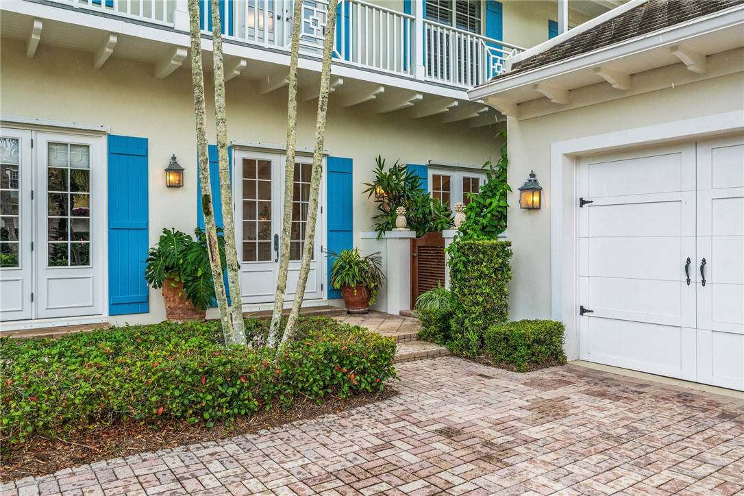 Vero Beach, FL 32963,121 Palm Island LN
