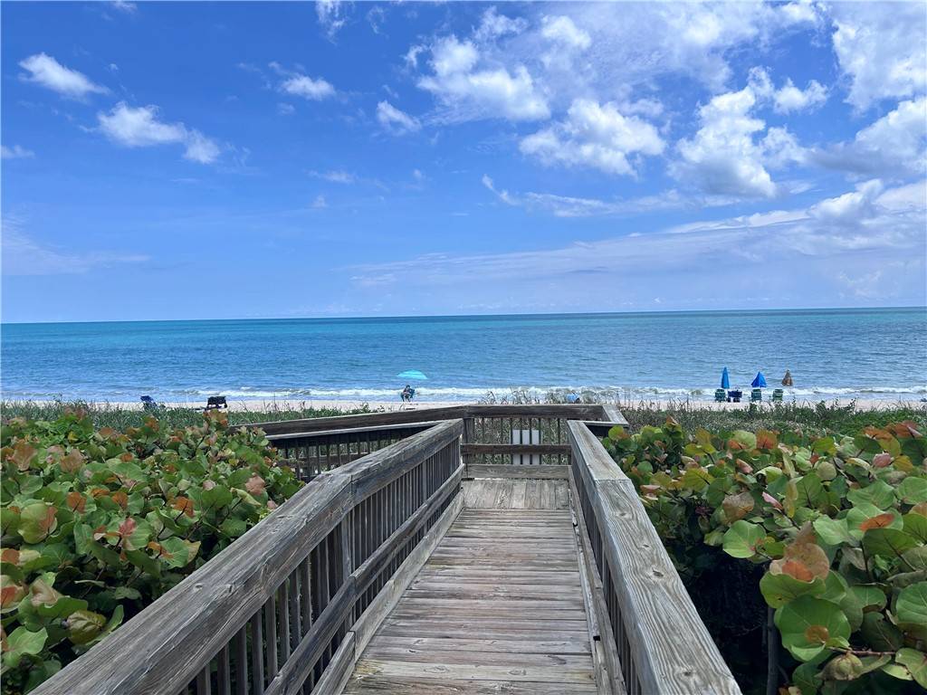 Hutchinson Island, FL 34949,4180 N A1A HWY #305B
