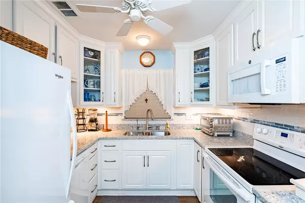 102 Royal Oak DR #101, Vero Beach, FL 32962
