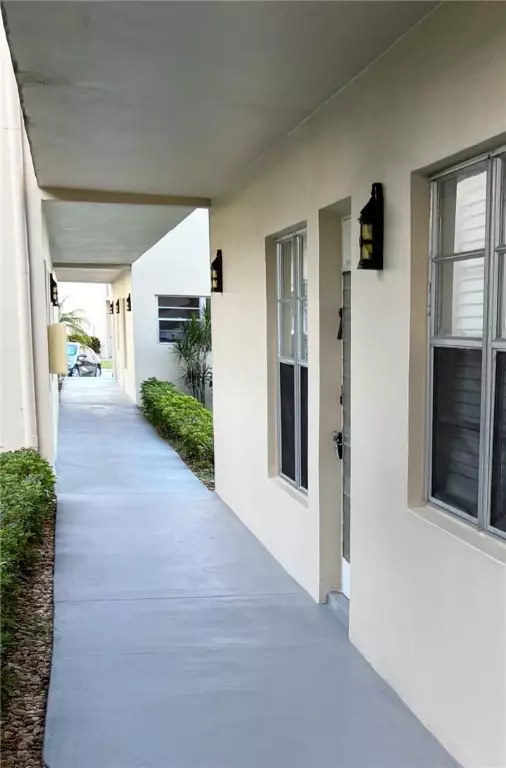 Vero Beach, FL 32962,89 Crooked Tree LN #102