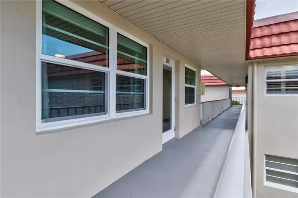 Vero Beach, FL 32962,32 Pine Arbor LN #205