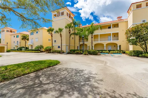 5035 Harmony CIR #104, Vero Beach, FL 32967