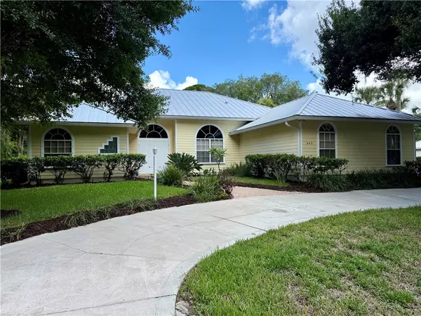 645 32nd CT SW, Vero Beach, FL 32968