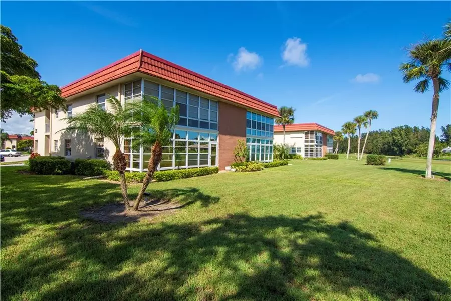 35 Pine Arbor LN #202, Vero Beach, FL 32962