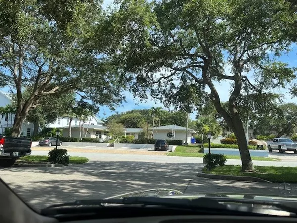 854 Bougainvillea LN #3, Vero Beach, FL 32963