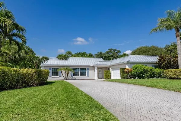 1015 Treasure LN, Vero Beach, FL 32963