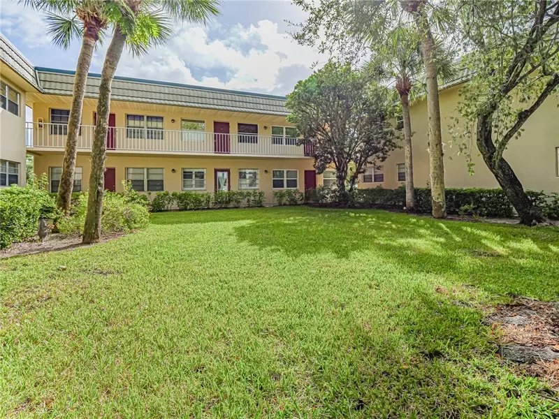 44 Vista Gardens TRL #104, Vero Beach, FL 32962