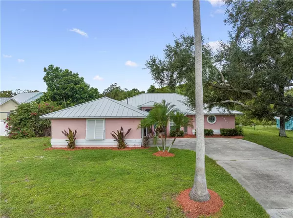 1385 Scroll ST, Sebastian, FL 32958