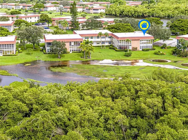 Vero Beach, FL 32962,69 Royal Oak CT #207