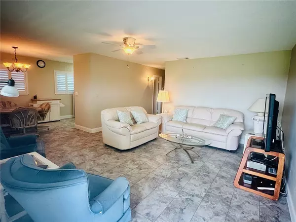 Vero Beach, FL 32962,8 Vista Palm LN #202