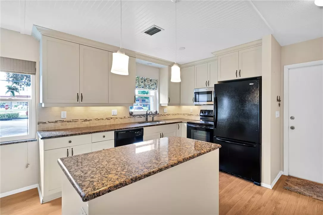 Vero Beach, FL 32962,43 Woodland DR #101