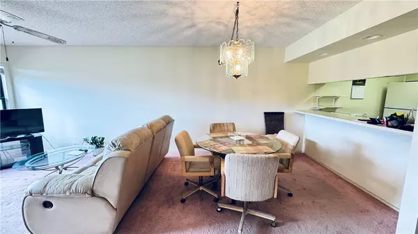 Vero Beach, FL 32966,44 Plantation DR #102