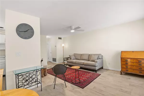 Vero Beach, FL 32962,85 Crooked Tree LN #203