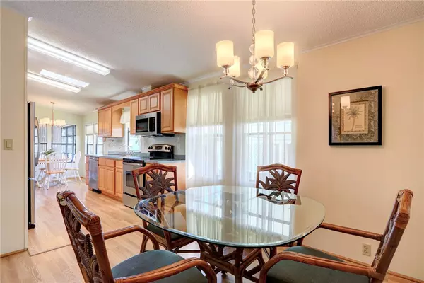 Barefoot Bay, FL 32976,530 Akee DR