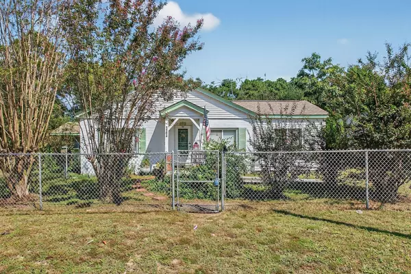 1104 Hampton Avenue NW, Aiken, SC 29801