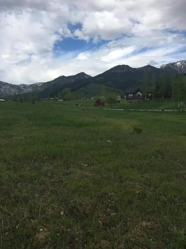 17 PONY Circle, Etna, WY 83118
