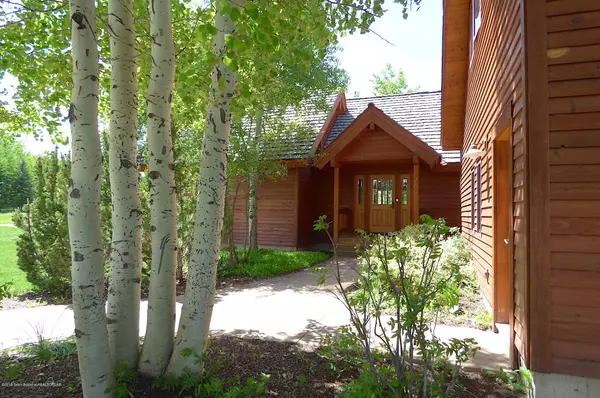 200 E LOCHAN FEN Lane, Alta, WY 83414