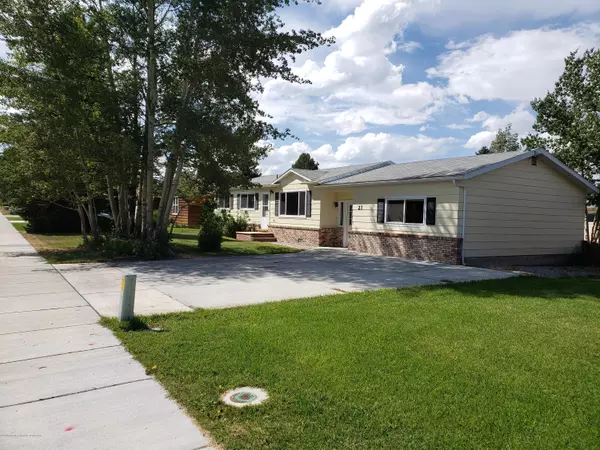 27 W RENDEZVOUS Street, Pinedale, WY 82941