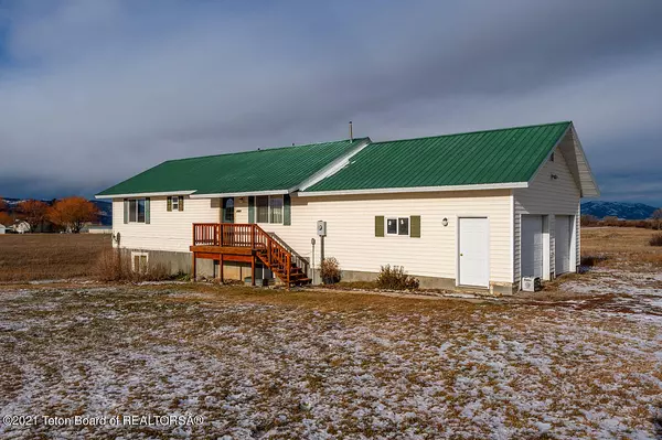 3571 COUNTY ROAD 122, Bedford, WY 83112