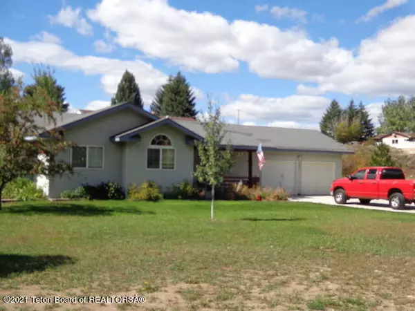 522 THREE RIVERS DR, Alpine, WY 83128