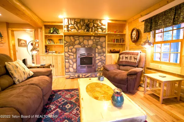 Dubois, WY 82513,615 W RAMSHORN