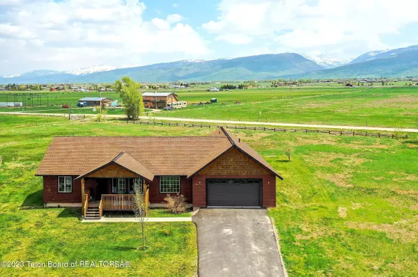 1054 CANOE Loop, Victor, ID 83455