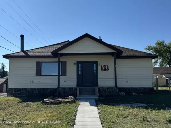 312 GARNET Street, Kemmerer, WY 83101