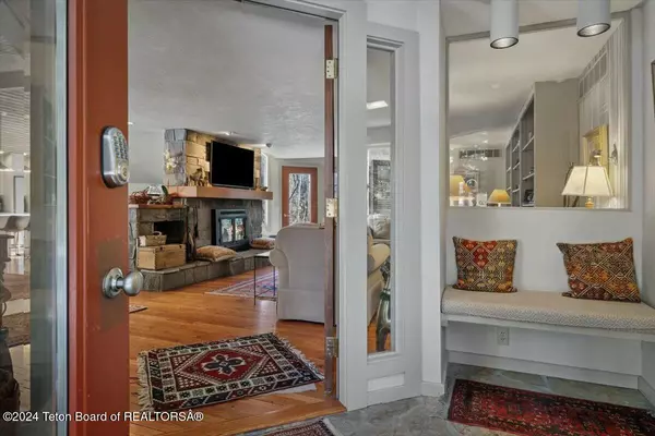 Wilson, WY 83014,3840 S LAKE CREEK Drive