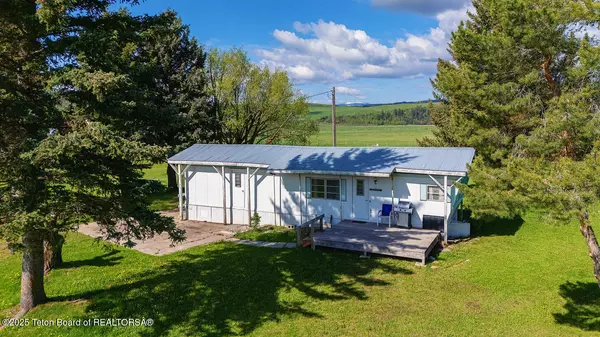 400 COUNTY ROAD 123, Bedford, WY 83112