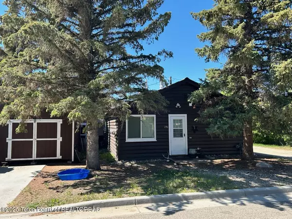 220 W MAGNOLIA Street, Pinedale, WY 82941