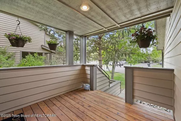 Jackson, WY 83001,490 E PEARL Avenue