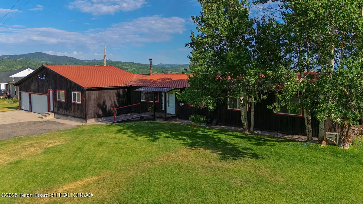 Thayne, WY 83127,390 COUNTRY ROAD 125