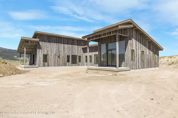 2410 SMOKEY CANYON Road, Auburn, ID 83111