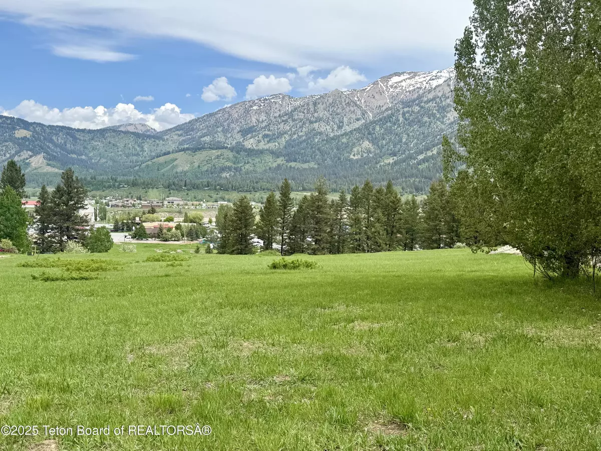 Alpine, WY 83128,626 GRANDVIEW DR