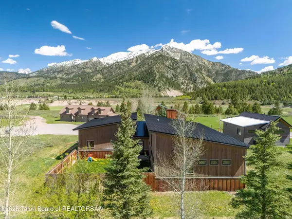 Alpine, WY 83128,356 WOODEN SPUR Drive