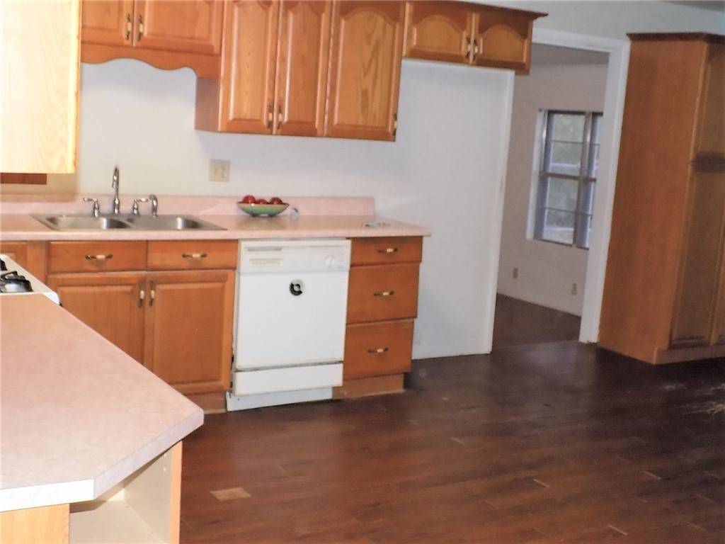 Corpus Christi, TX 78408,933 Poth LN