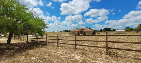357 Big Oak Drive, Adkins, TX 78101