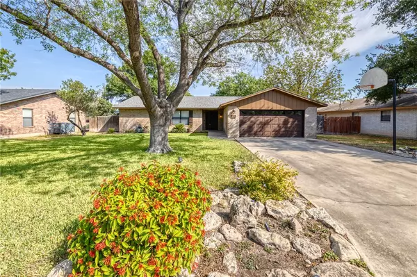 Uvalde, TX 78801,112 Larkspur DR