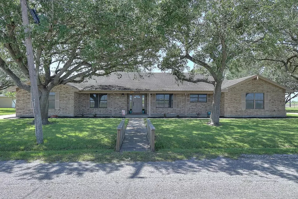 Agua Dulce, TX 78330,1002 4th ST