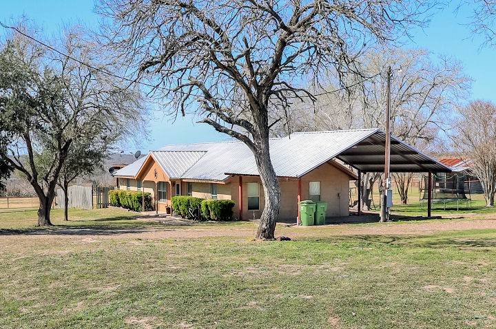 George West, TX 78022,165 County Road 136 CIR