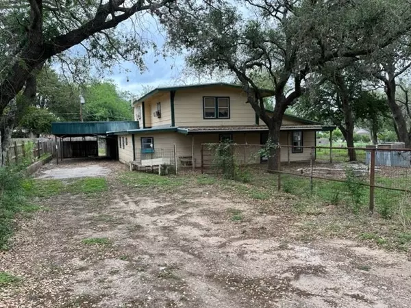 247 Oak Hill Dr,  Beeville,  TX 78102