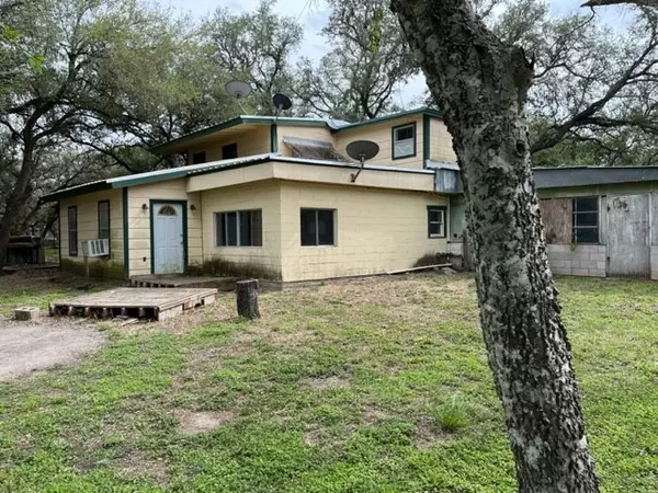 Beeville, TX 78102,247 Oak Hill Dr