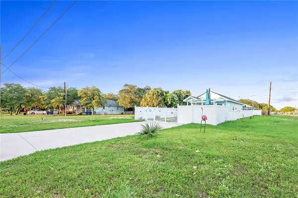 Rockport, TX 78382,310 E Nopal ST