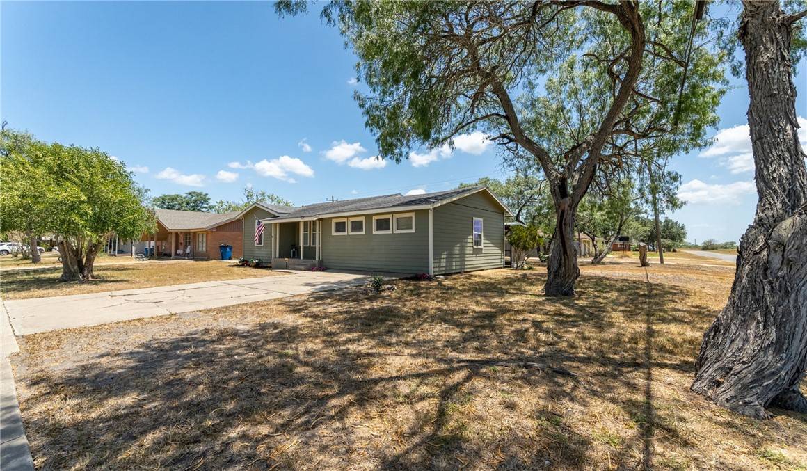 Bishop, TX 78343,402 E 9th ST