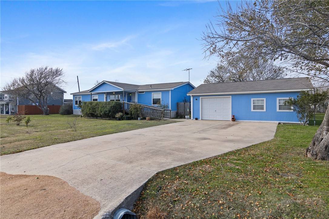 Bayside, TX 78340,717 First ST
