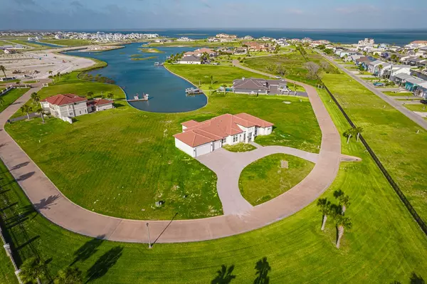 6 La Buena Vida DR, Aransas Pass, TX 78336