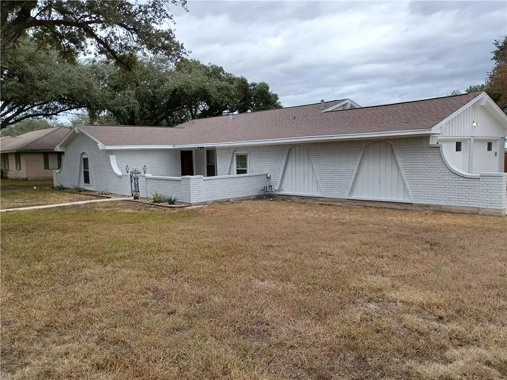 Orange Grove, TX 78372,400 W Soyars AVE