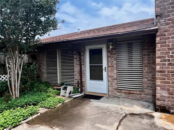 4902 DELWOOD #B,  Corpus Christi,  TX 78413