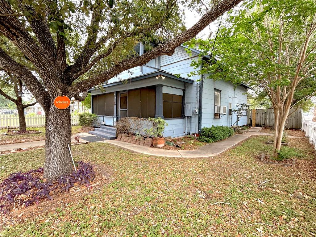 Sinton, TX 78387,400 W Merriman ST