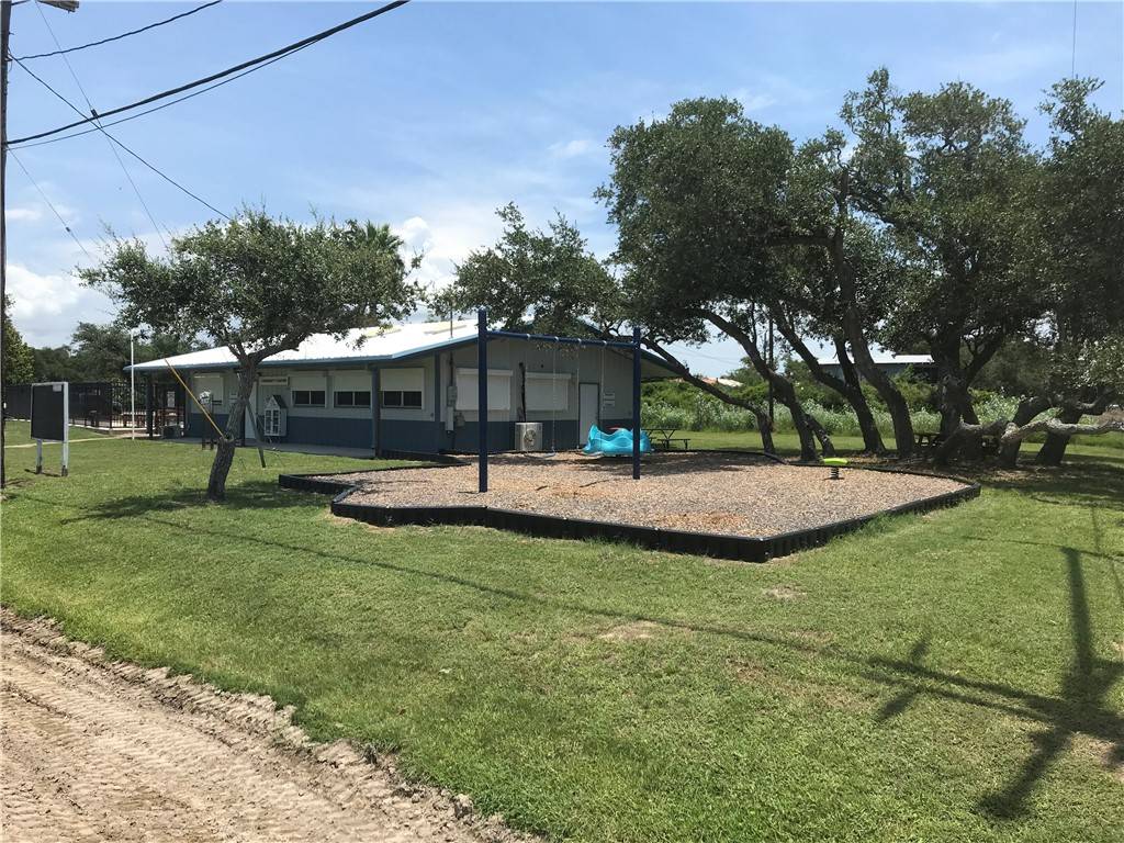 Rockport, TX 78382,68 Bayview